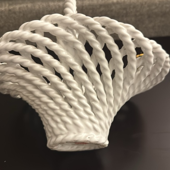 Vintage Porcelain Capodimonte Style White Open Lace Reticulated Rope Basket - Picture 5 of 8